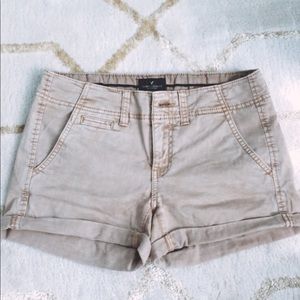 NWOT khaki shortie AE sz 2 tan